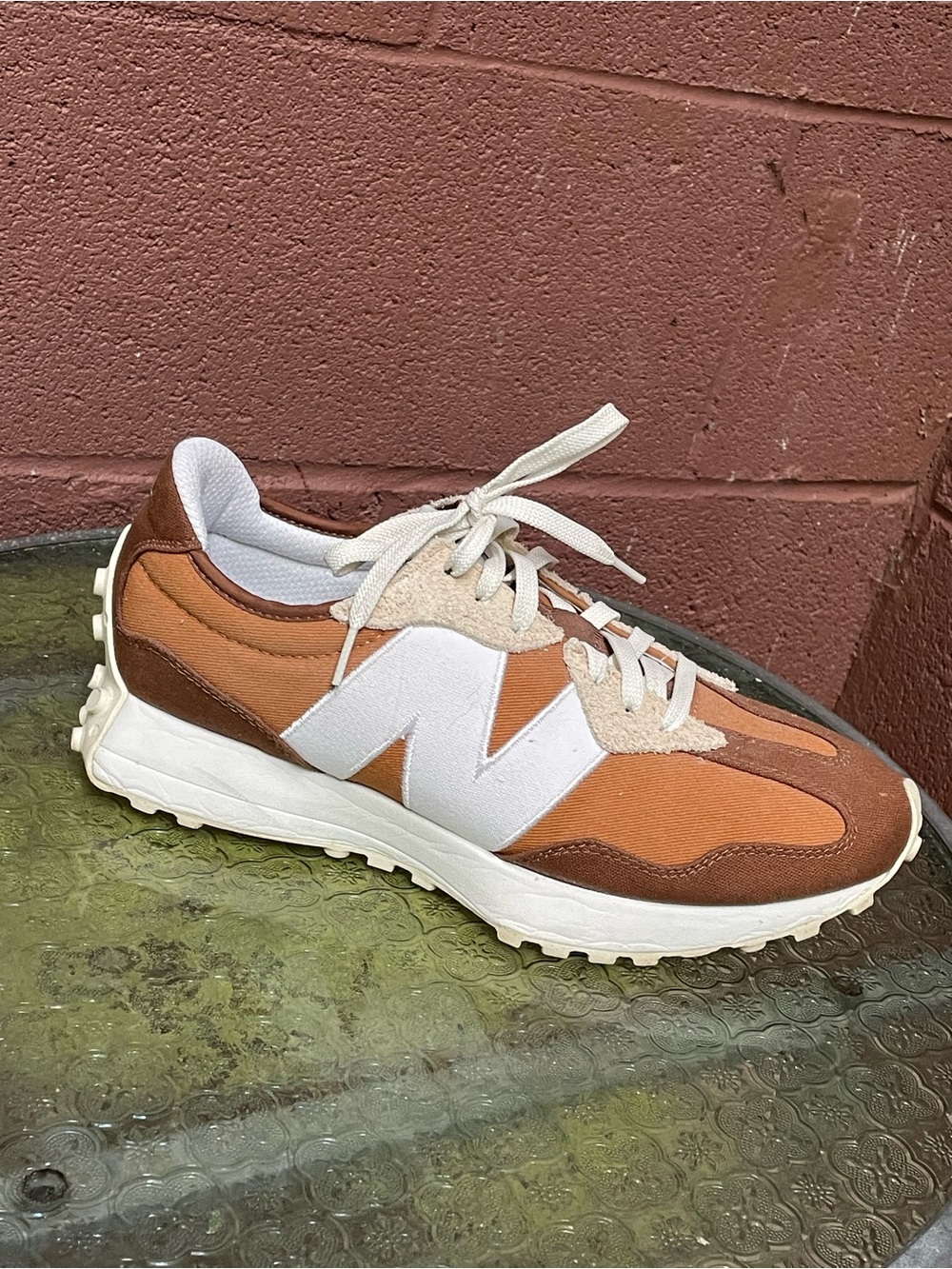 New Balance 327 Sneakers Size 10.5 D